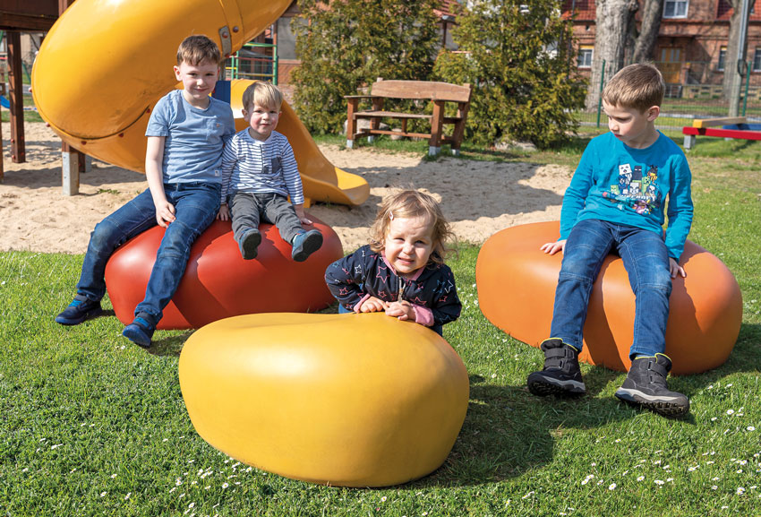 kita-pebstones-spielplatz-spielende-kinder