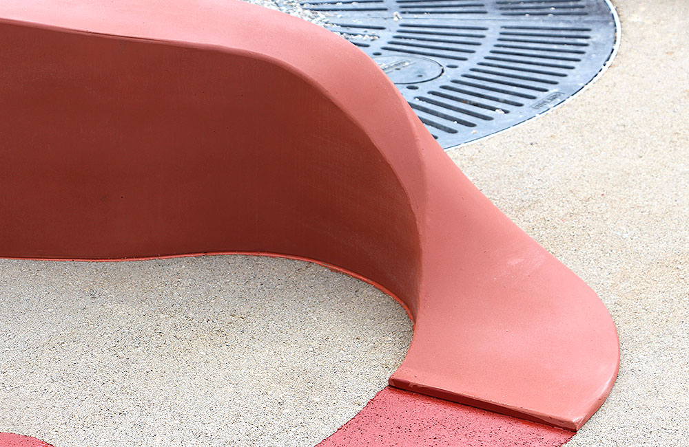 betonmoebel-detail-arche-muenchen-moosach Bei der Formgebung von Betonmöbeln lassen sich zahlreiche Wünsche realisieren